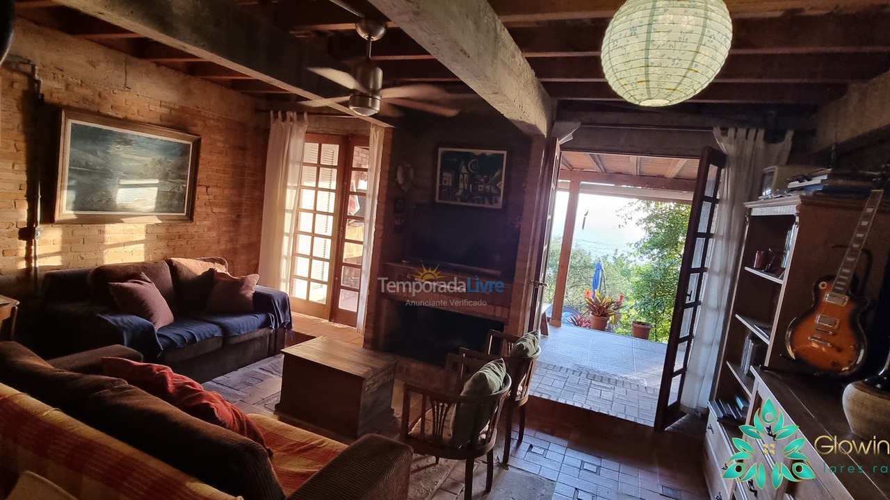 Casa para aluguel de temporada em Florianópolis (Praia de Sambaqui)