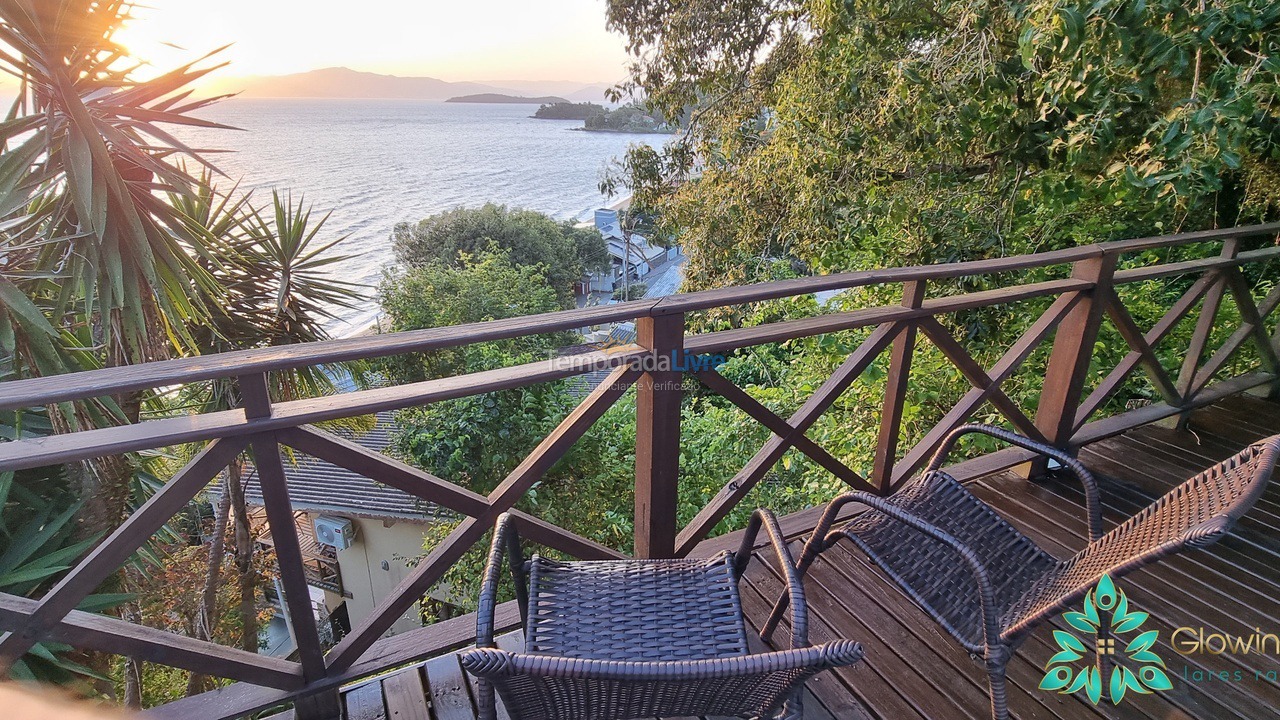 Casa para aluguel de temporada em Florianópolis (Praia de Sambaqui)