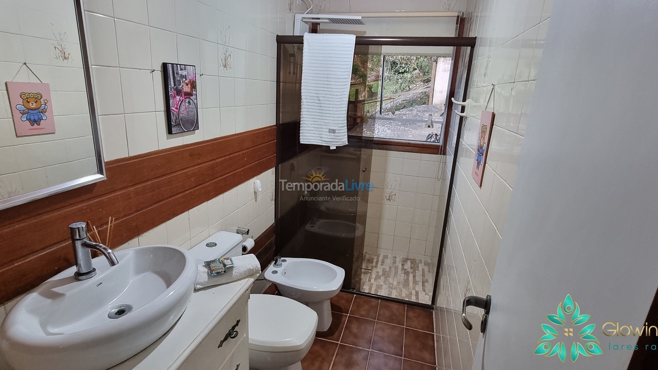 Casa para aluguel de temporada em Florianópolis (Praia de Sambaqui)