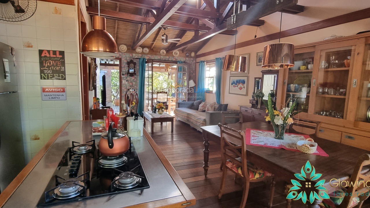 Casa para aluguel de temporada em Florianópolis (Praia de Sambaqui)