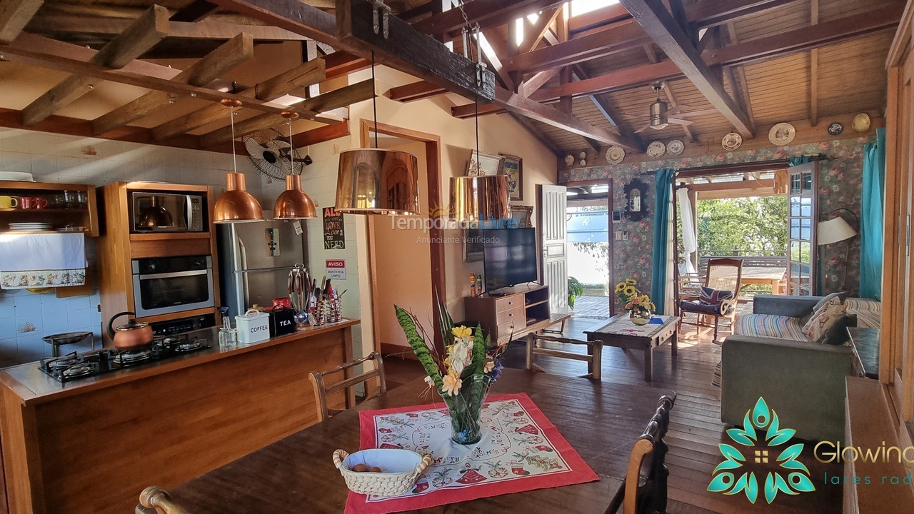 Casa para aluguel de temporada em Florianópolis (Praia de Sambaqui)