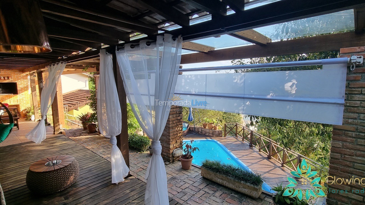 Casa para aluguel de temporada em Florianópolis (Praia de Sambaqui)