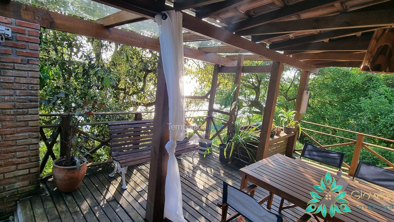 Casa para aluguel de temporada em Florianópolis (Praia de Sambaqui)