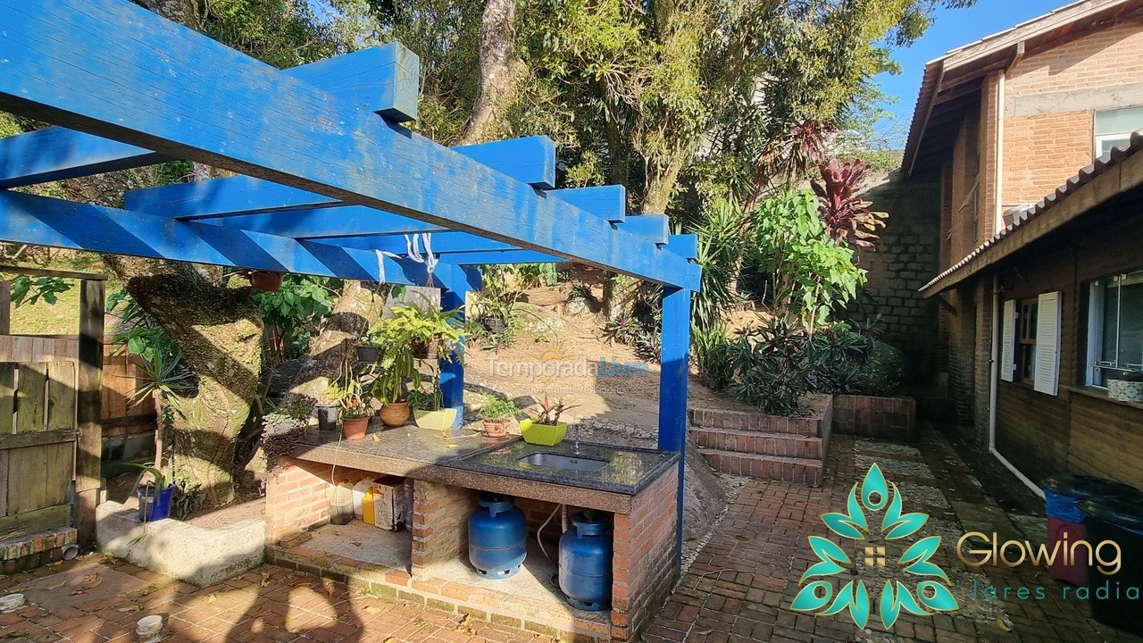 Casa para aluguel de temporada em Florianópolis (Praia de Sambaqui)