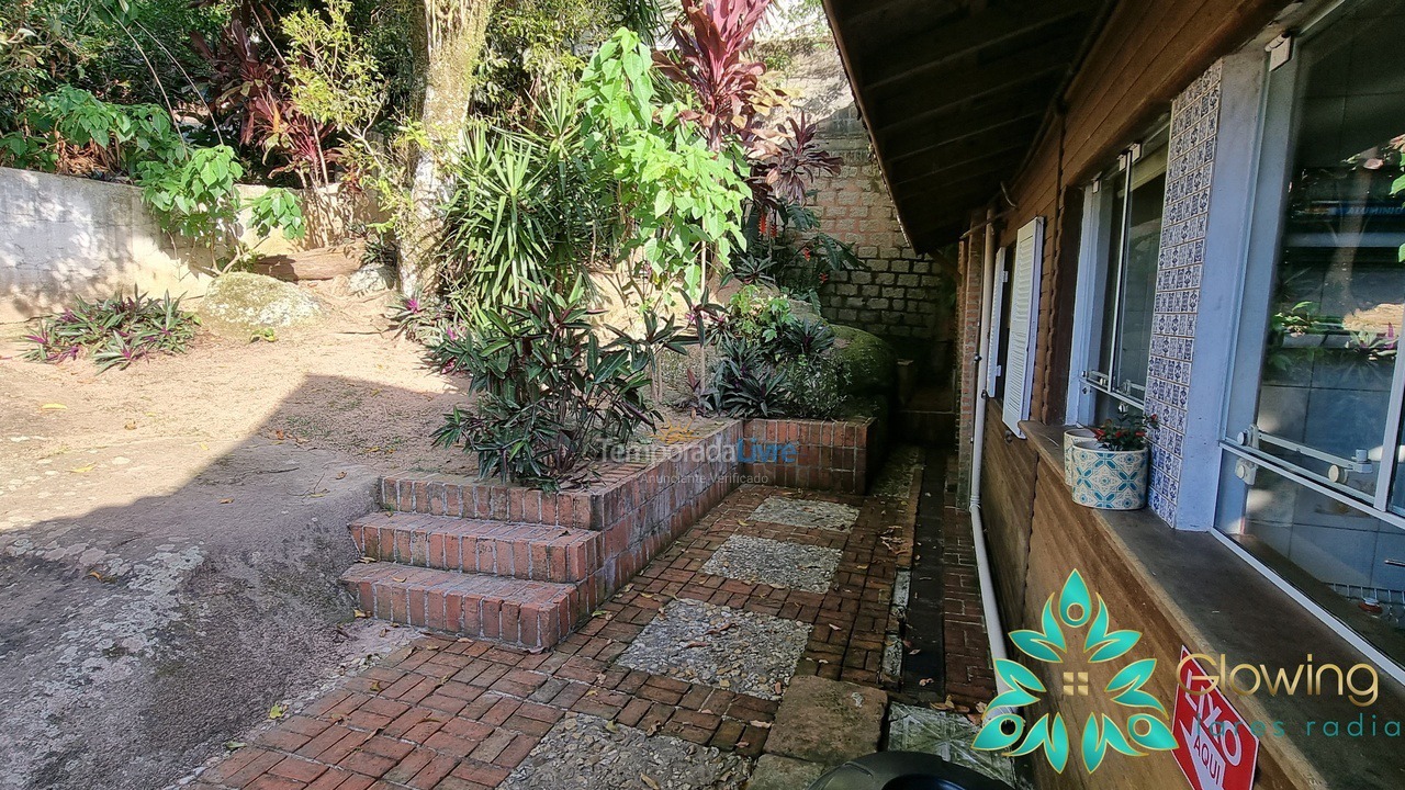 Casa para aluguel de temporada em Florianópolis (Praia de Sambaqui)