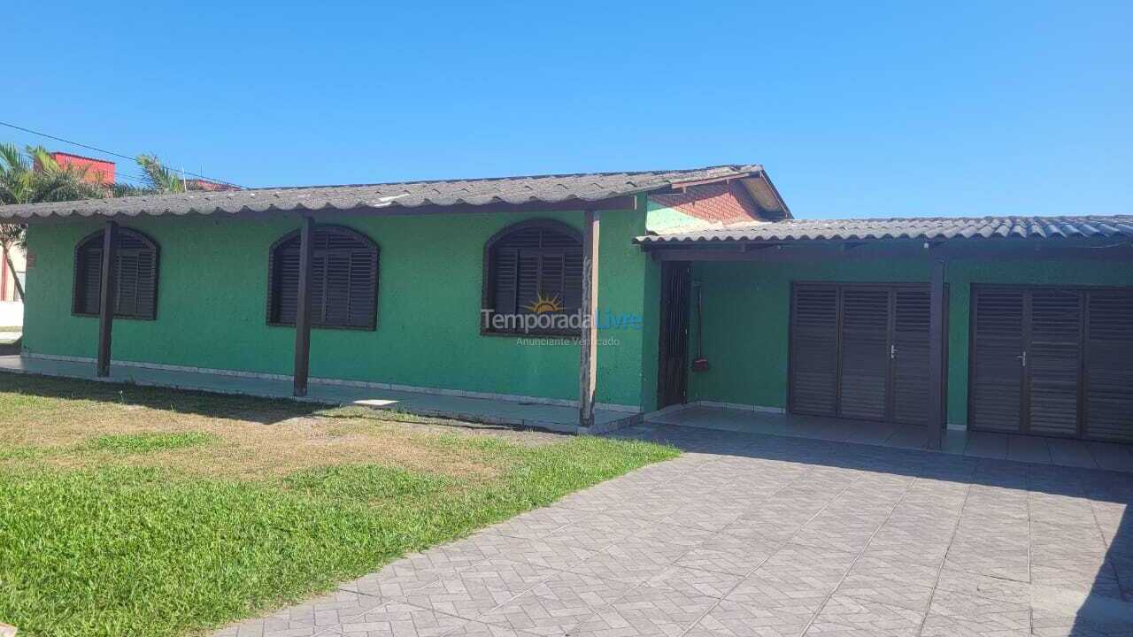 Casa para aluguel de temporada em Cidreira (Centro)