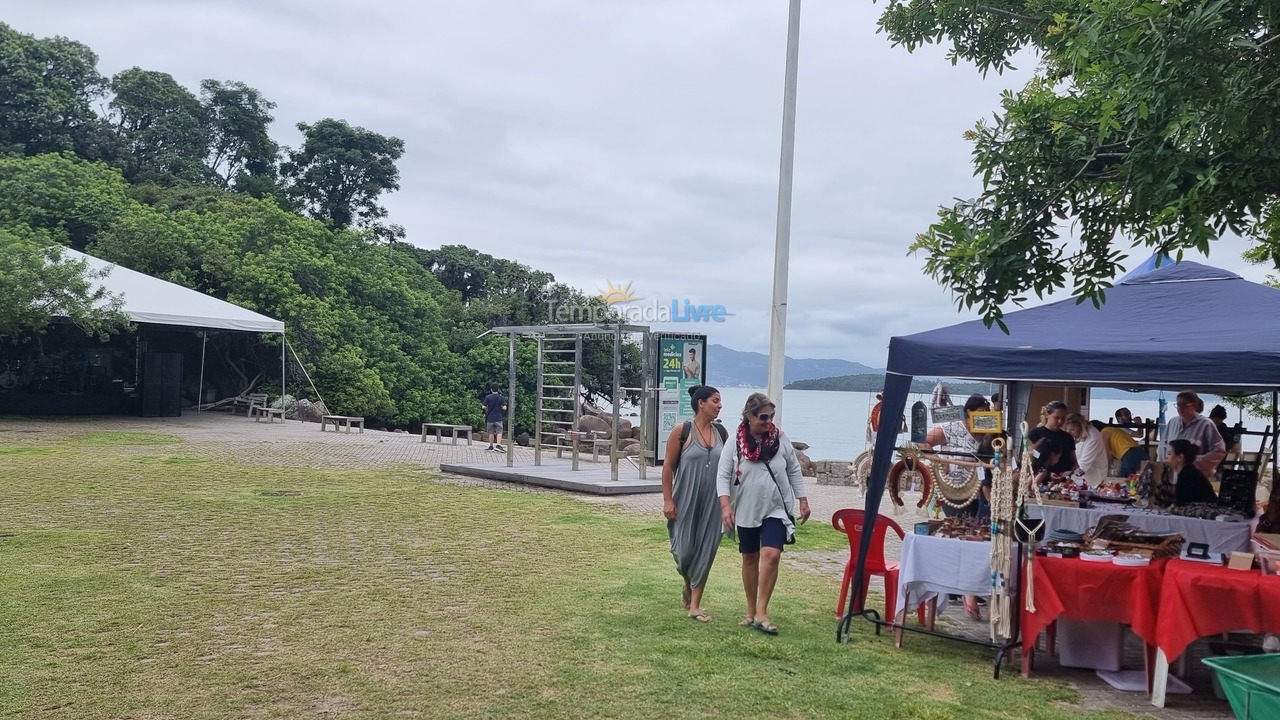 Casa para aluguel de temporada em Florianópolis (Praia de Sambaqui)