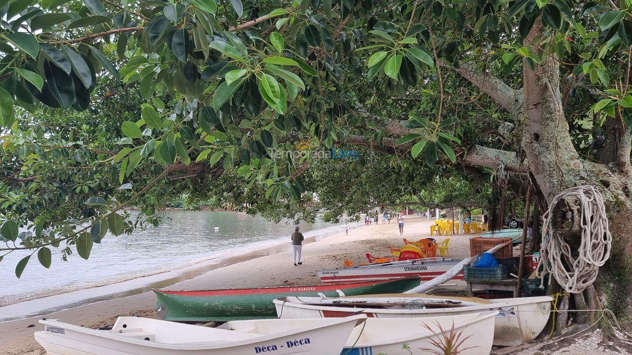 Casa para aluguel de temporada em Florianópolis (Praia de Sambaqui)