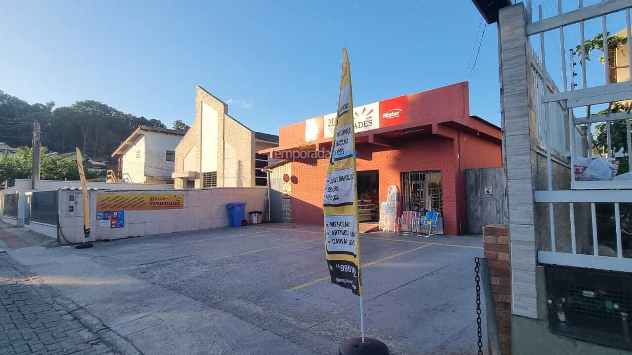 Casa para aluguel de temporada em Florianópolis (Praia de Sambaqui)