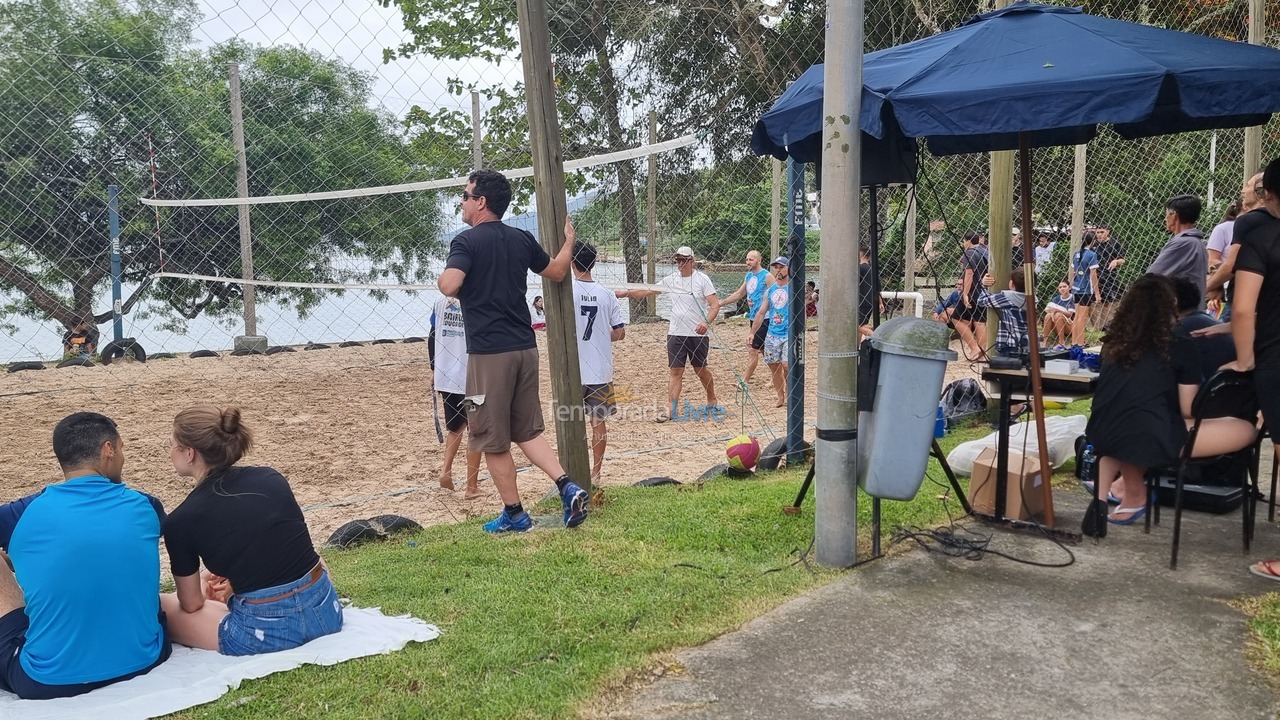 Casa para aluguel de temporada em Florianópolis (Praia de Sambaqui)