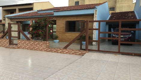 Casa Centro de Cidreira, 100m from the sea