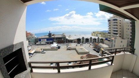 Apartamento com vista para o mar centro meia praia super confortável