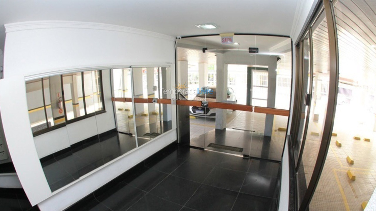 Apartamento para aluguel de temporada em Itapema (Meia Praia)