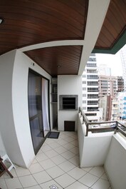 Apartamento com vista para o mar centro meia praia super confortável