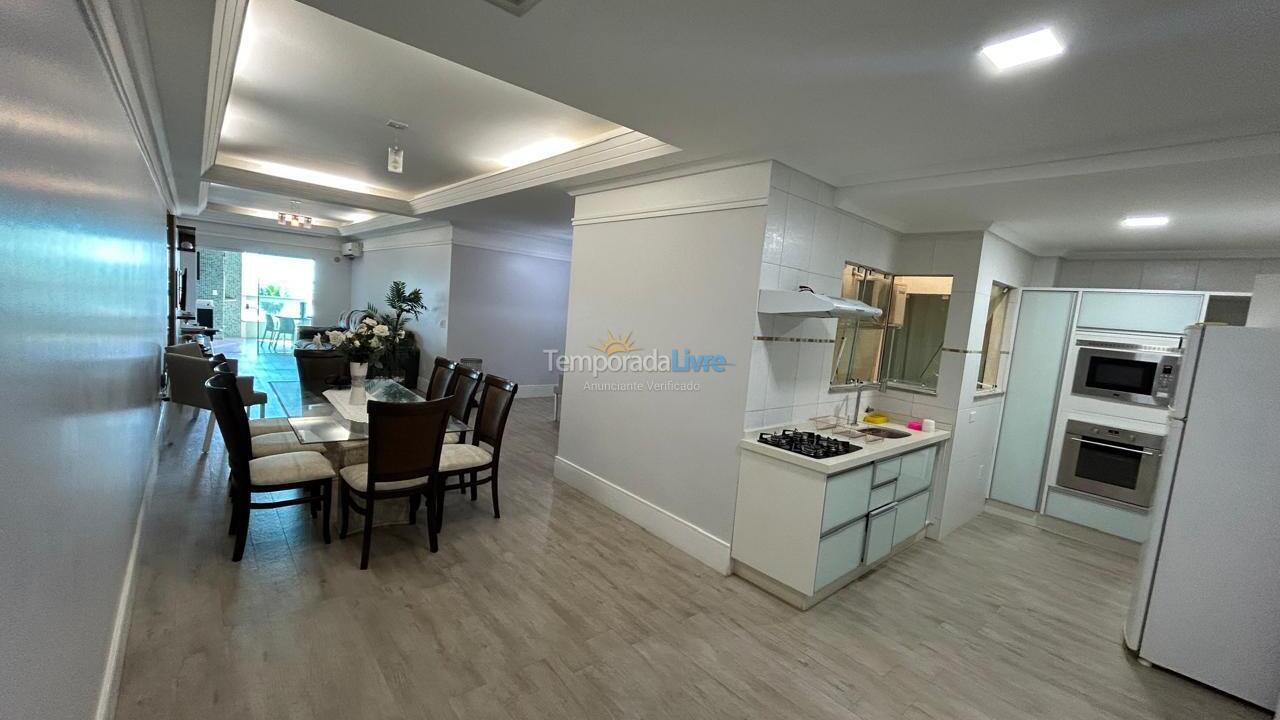 Apartamento para alquiler de vacaciones em Bombinhas (Praia de Bombas)