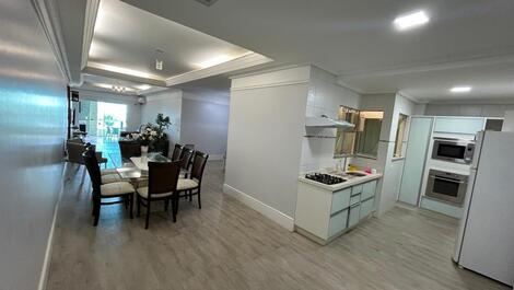 🌅 Ático con piscina y vistas al mar en Bombas