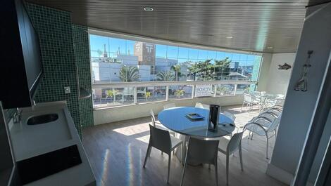 🌅 Ático con piscina y vistas al mar en Bombas