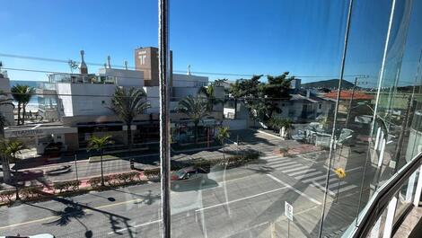 🌅 Ático con piscina y vistas al mar en Bombas
