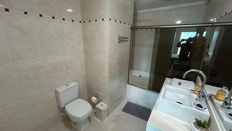 🌅 Ático con piscina y vistas al mar en Bombas