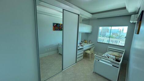 🌅 Ático con piscina y vistas al mar en Bombas