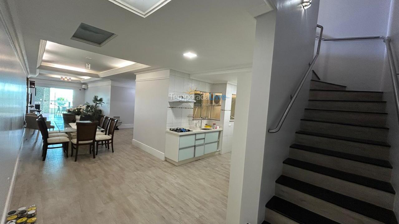 Apartamento para alquiler de vacaciones em Bombinhas (Praia de Bombas)