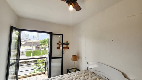 Cozy 2-bedroom apartment on Enseada beach, very close to the sea.