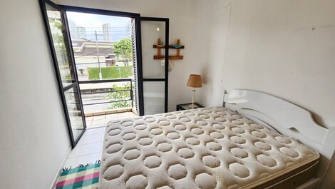 Cozy 2-bedroom apartment on Enseada beach, very close to the sea.