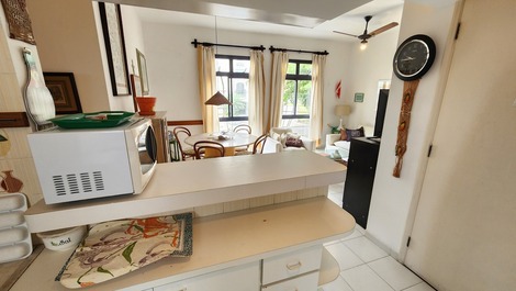 Cozy 2-bedroom apartment on Enseada beach, very close to the sea.