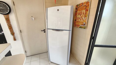 Cozy 2-bedroom apartment on Enseada beach, very close to the sea.