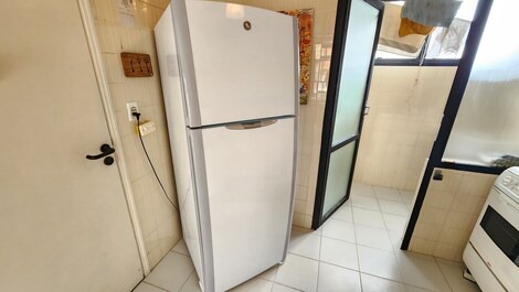 Cozy 2-bedroom apartment on Enseada beach, very close to the sea.