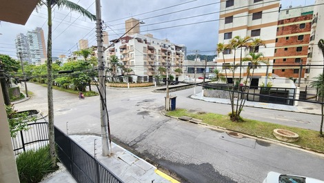 Cozy 2-bedroom apartment on Enseada beach, very close to the sea.