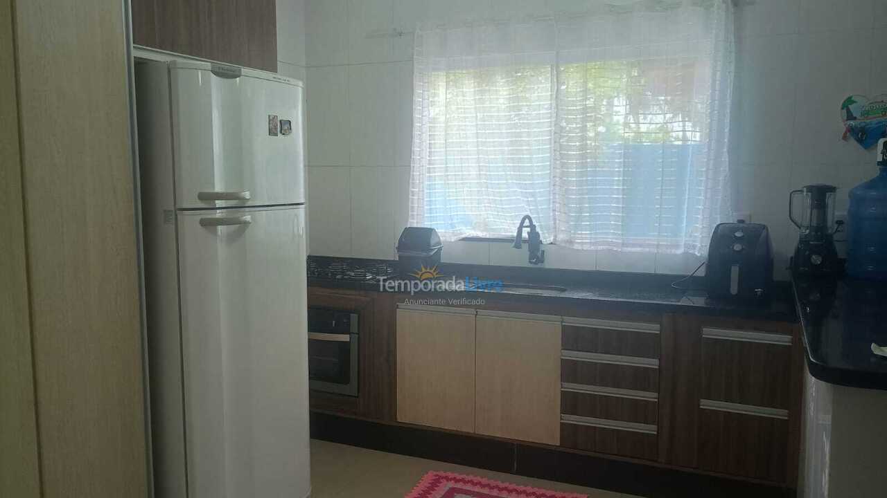 Casa para alquiler de vacaciones em Itapoá (Barra do Saí)