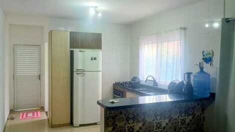 Casa con piscina en Itapoá, capacidad para 8 personas, a 500 m del mar.