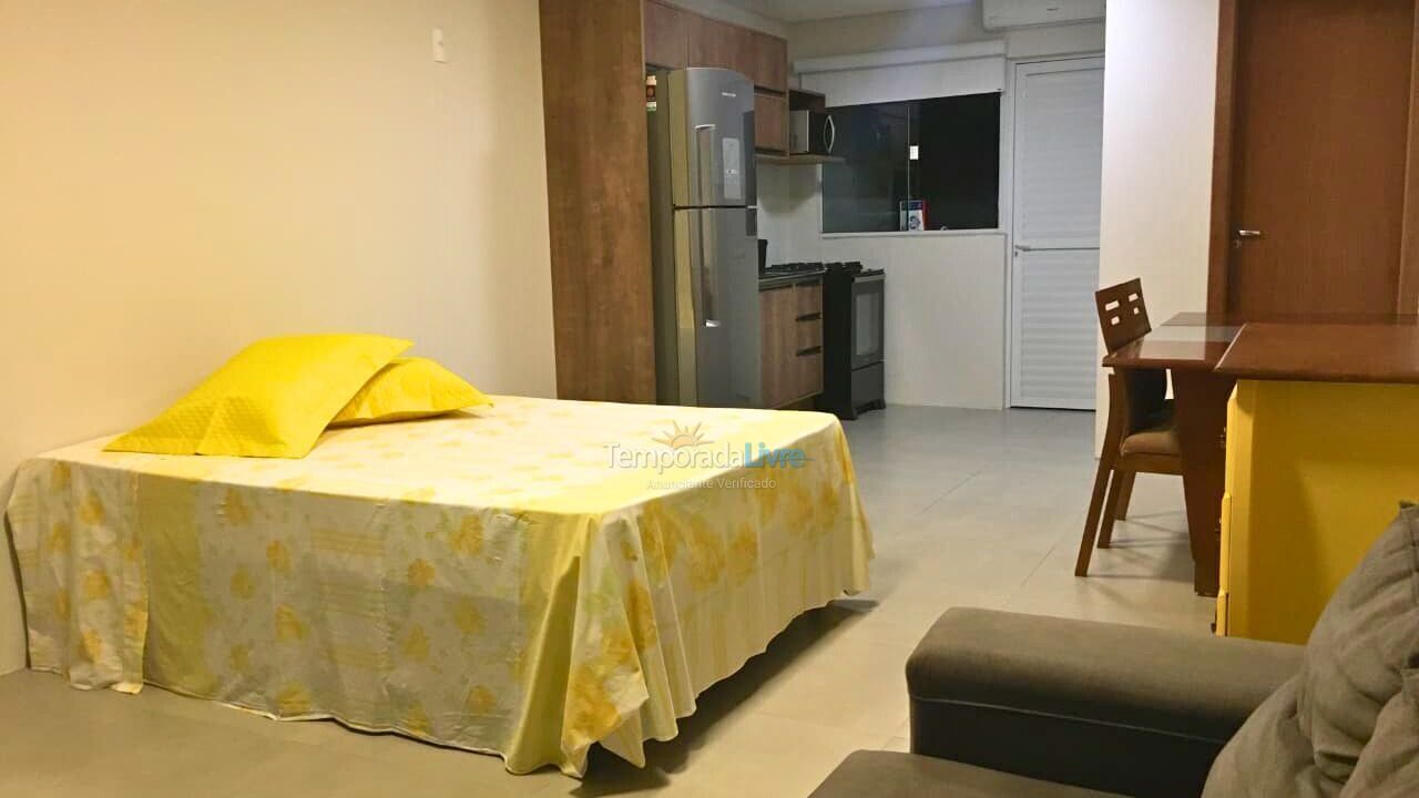 Apartamento para aluguel de temporada em Florianópolis (Praia do Santinho)