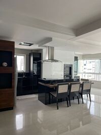 Spacious 3-bedroom apartment in Barra Sul.