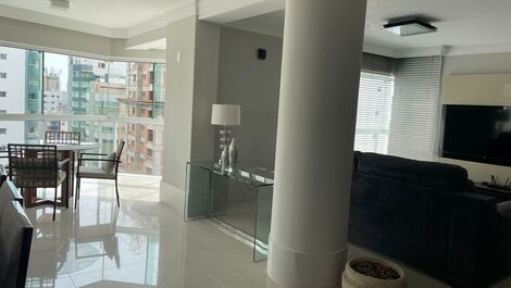 Spacious 3-bedroom apartment in Barra Sul.