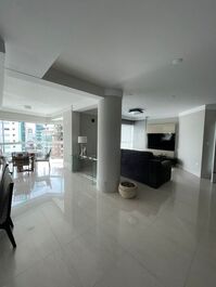 Spacious 3-bedroom apartment in Barra Sul.