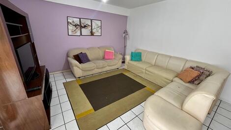 Amplio apartamento cerca del centro comercial Russi &amp; Russi