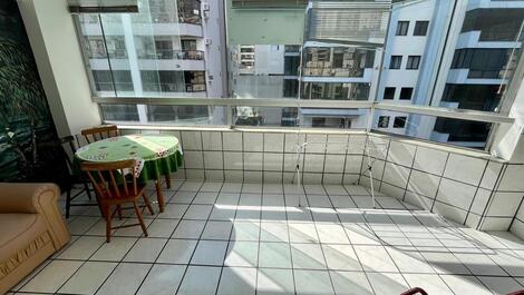 Amplio apartamento cerca del centro comercial Russi &amp; Russi