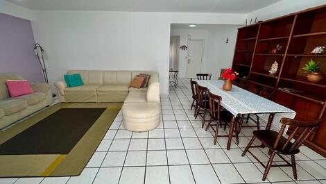 Amplio apartamento cerca del centro comercial Russi &amp; Russi