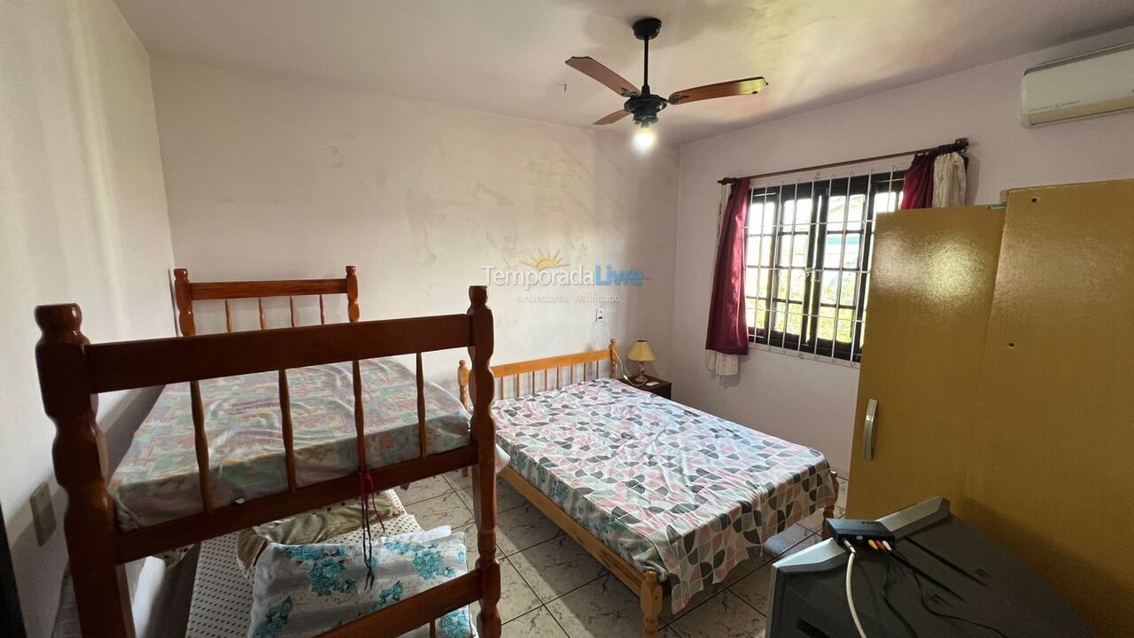 Casa para aluguel de temporada em São Francisco do Sul (Enseada)