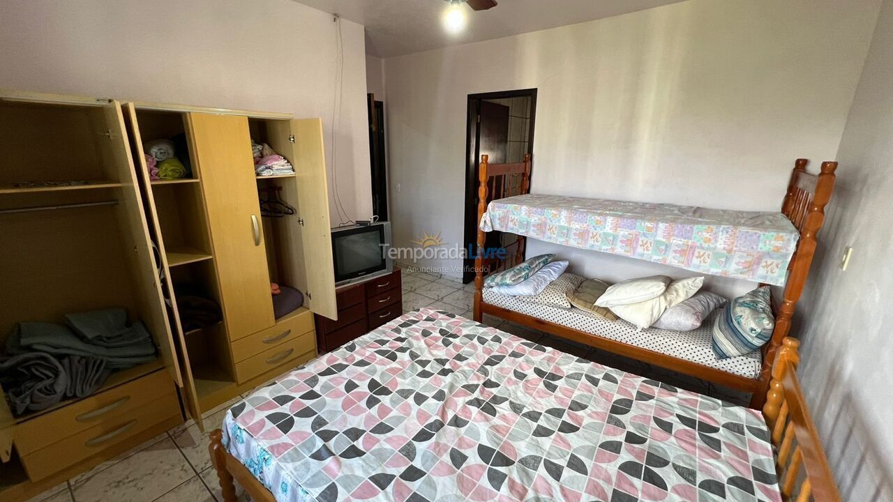 Casa para aluguel de temporada em São Francisco do Sul (Enseada)