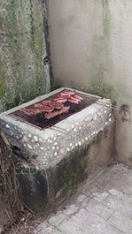 Kitnet praia da enseada 3 quarteirões da praia