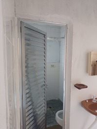 Kitnet praia da enseada 3 quarteirões da praia