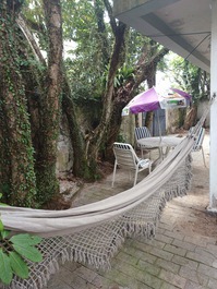 Kitnet praia da enseada 3 quarteirões da praia