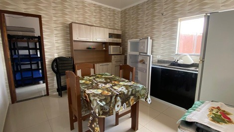 Casa con piscina muy cerca del mar.