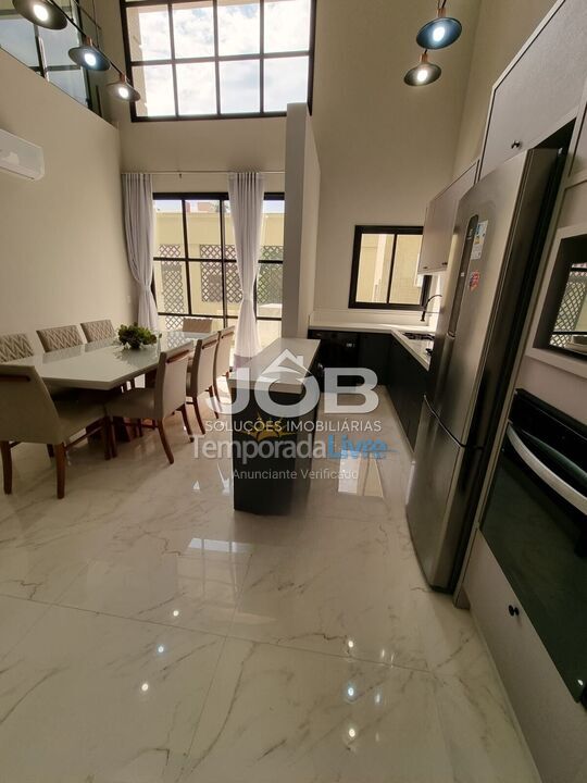 Apartamento para aluguel de temporada em Bombinhas (Canto Grande)