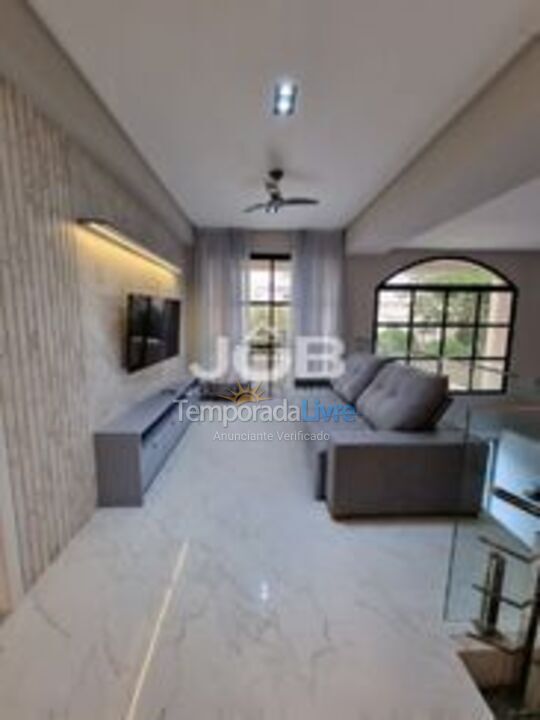 Apartamento para aluguel de temporada em Bombinhas (Canto Grande)