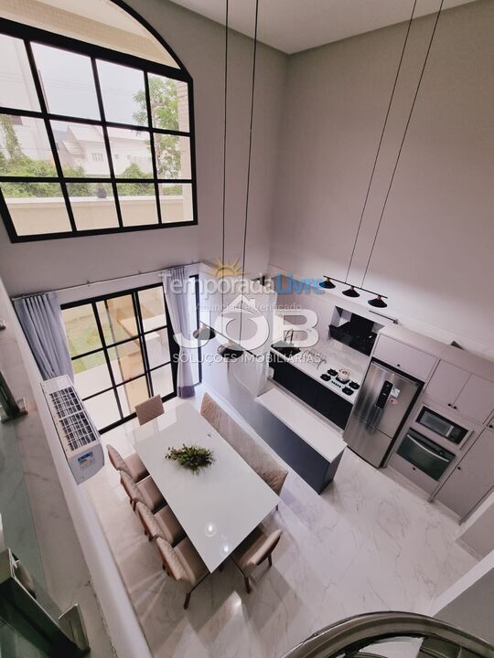 Apartamento para aluguel de temporada em Bombinhas (Canto Grande)