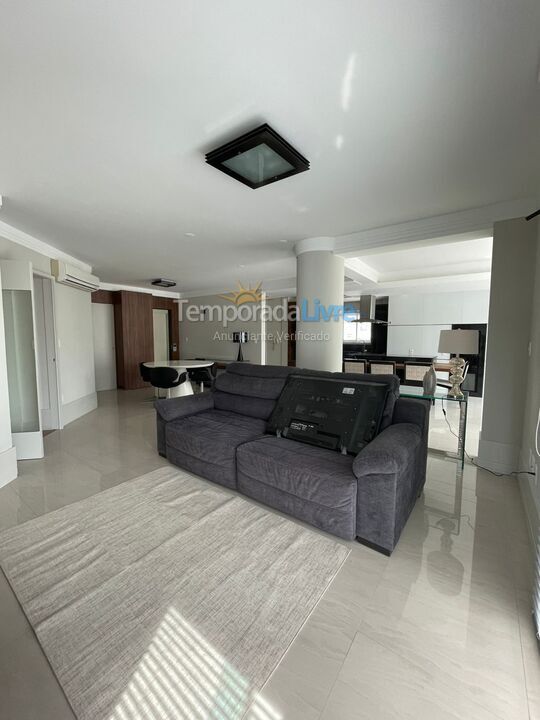 Casa para aluguel de temporada em Balneário Camboriú (Barra Sul)